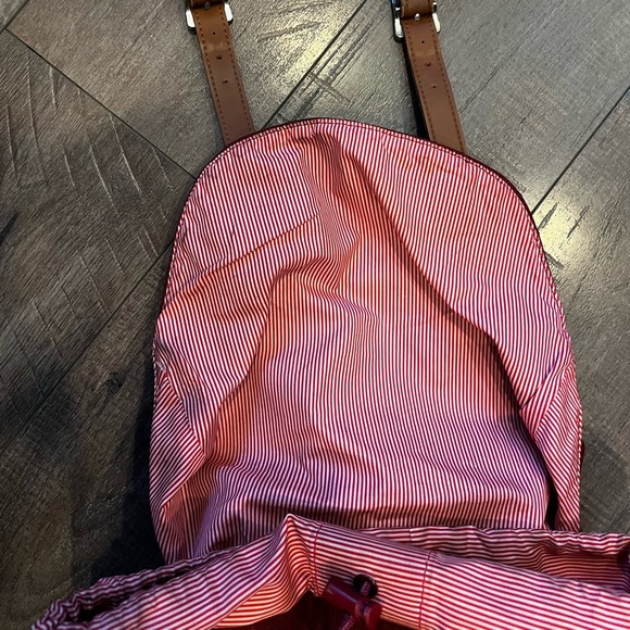 Burgandy Herschel Little America backpack - Picture 4 of 8